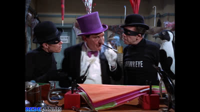 03 - BATMAN - PINGUIM, O LADRÃO DE CASACA.