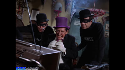 04 - BATMAN - PINGUIM PEGA UM PEIXÃO.